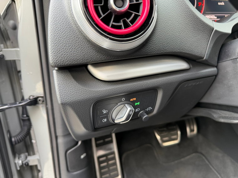 Vehicle Image 38