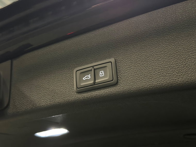 Vehicle Image 38
