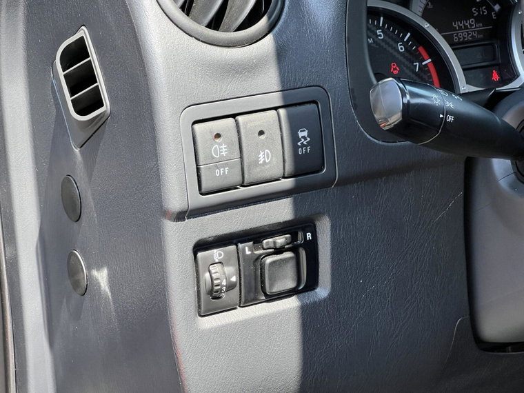 Vehicle Image 32