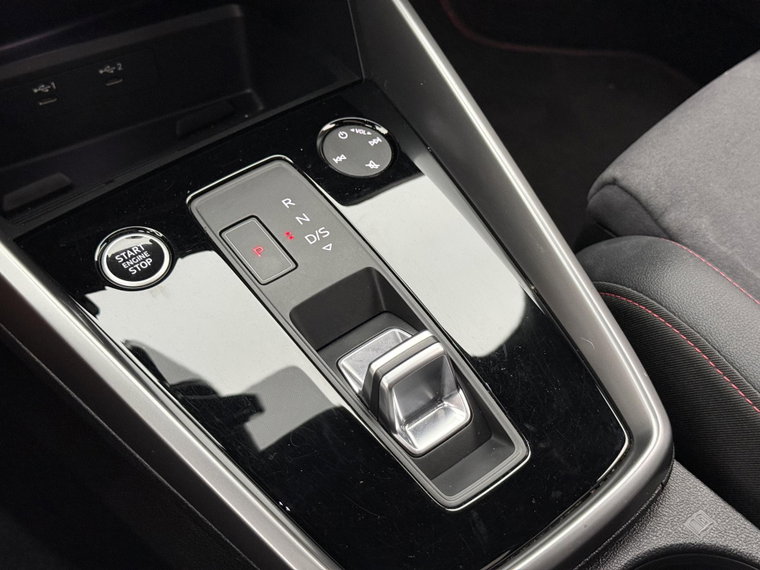 Vehicle Image 25