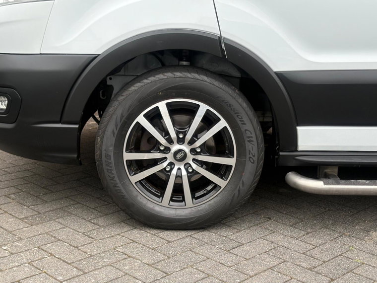 Vehicle Image 13