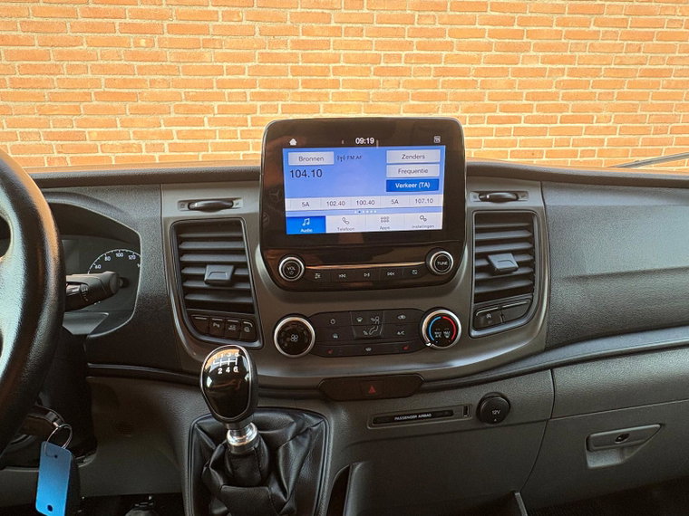 Vehicle Image 19