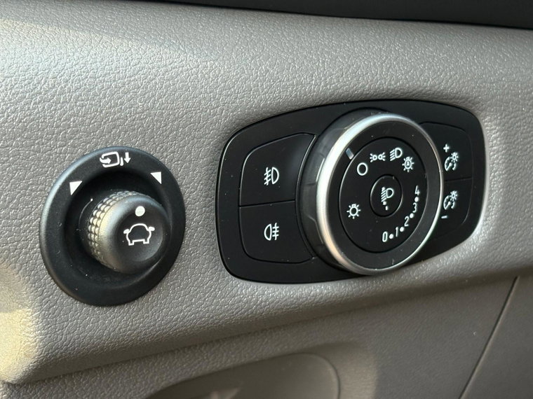 Vehicle Image 25