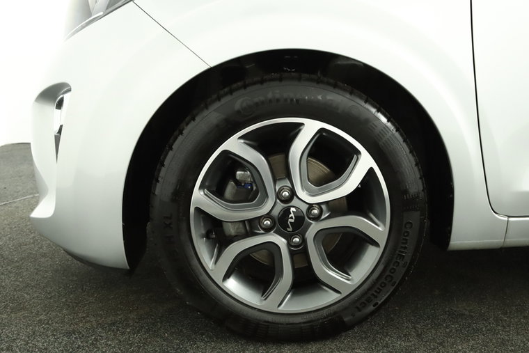 Vehicle Image 16