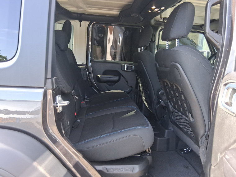 Vehicle Image 25