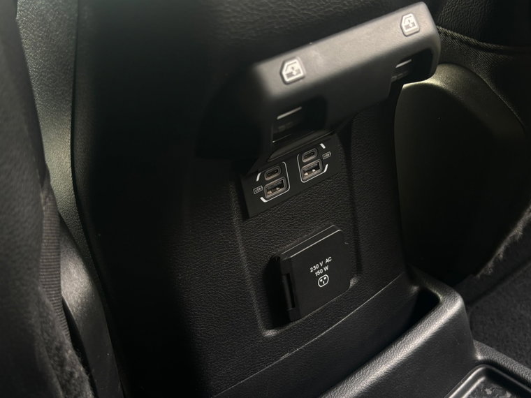 Vehicle Image 32