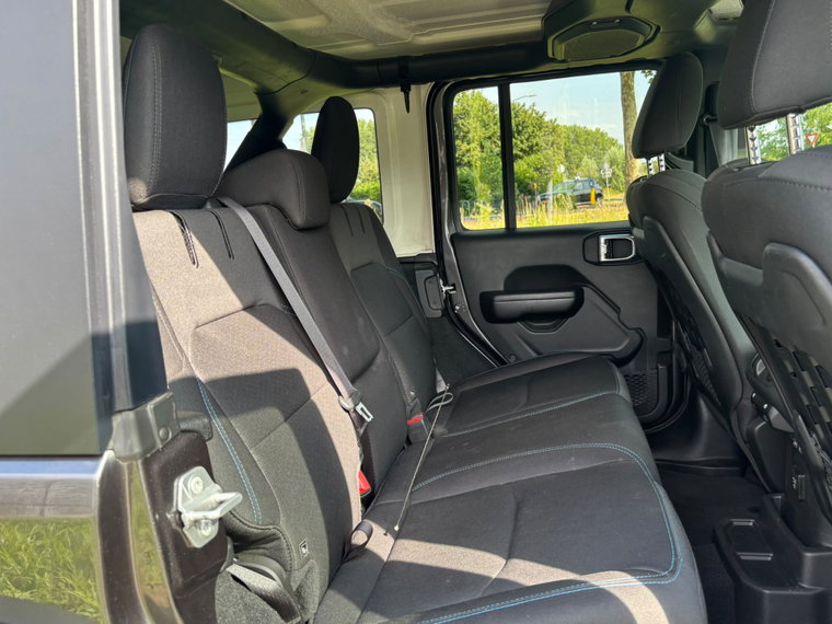 Vehicle Image 38