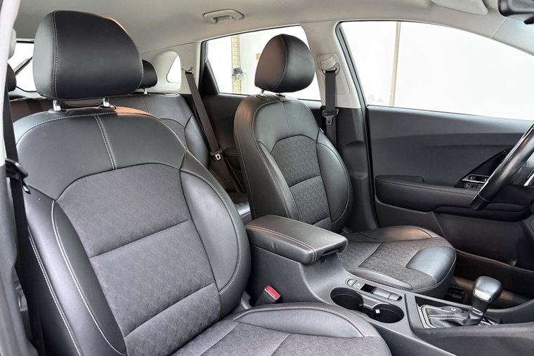 Vehicle Image 16