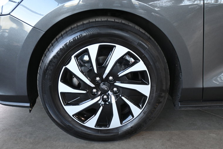Vehicle Image 14