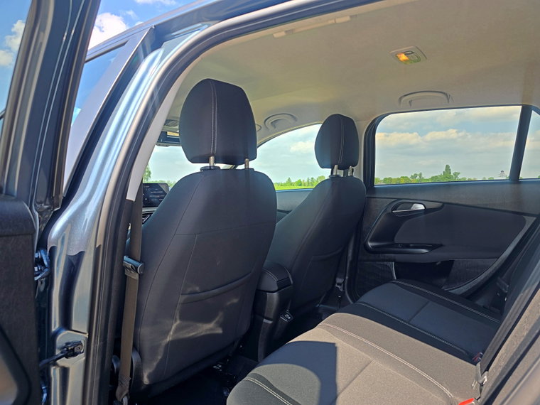 Vehicle Image 28