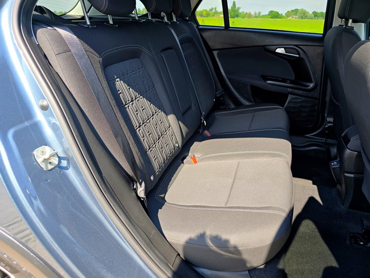 Vehicle Image 32