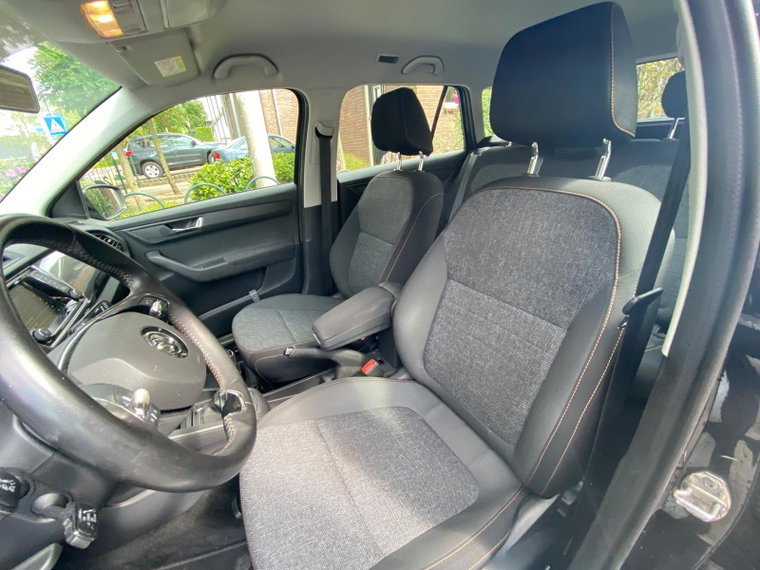 Vehicle Image 12