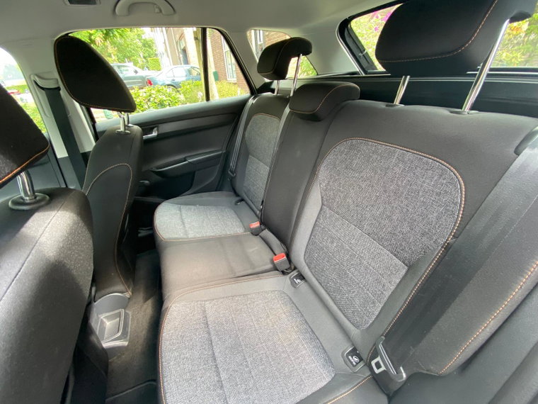 Vehicle Image 32