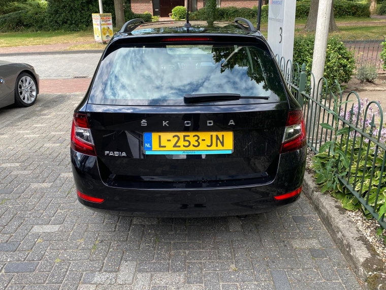 Vehicle Image 35