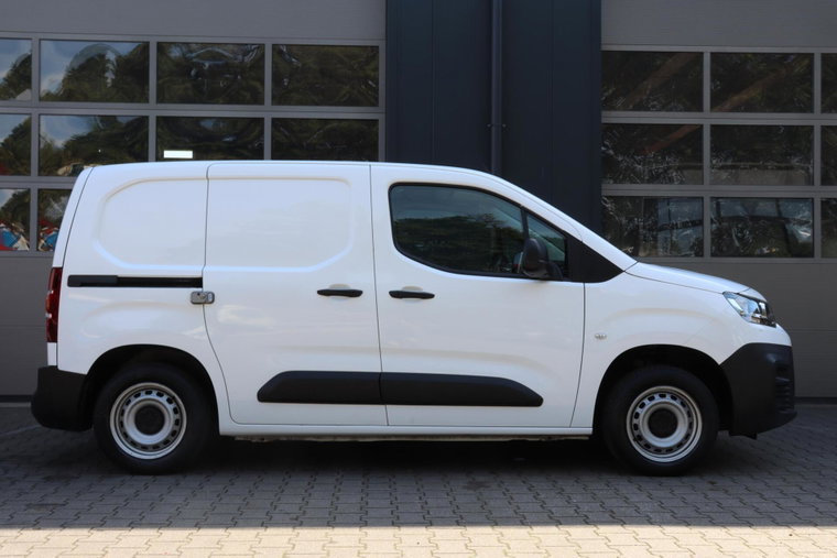 Vehicle Image 12