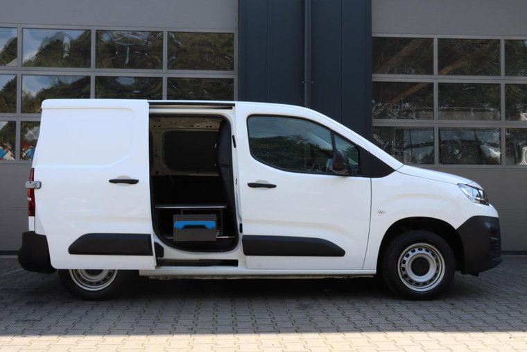 Vehicle Image 13