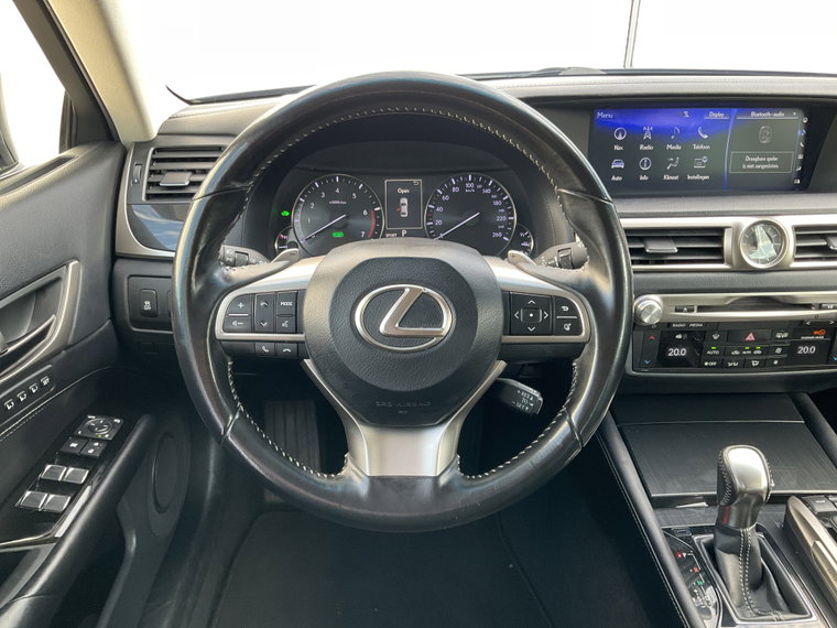 Vehicle Image 32
