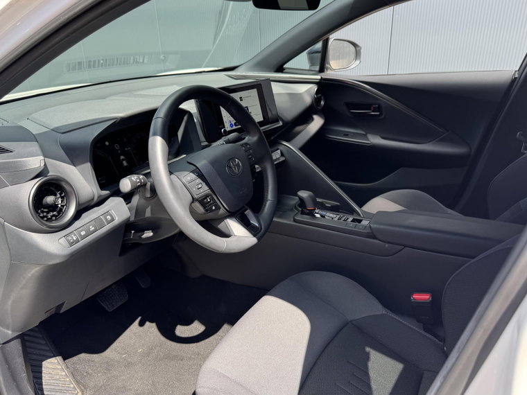 Vehicle Image 12
