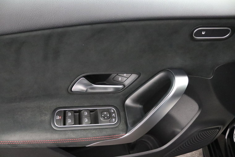 Vehicle Image 32