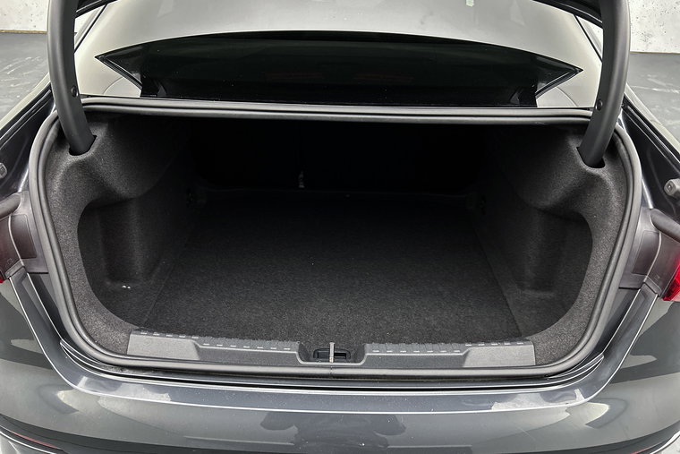 Vehicle Image 16