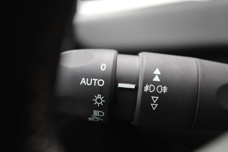 Vehicle Image 25