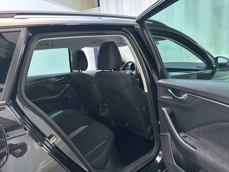 Vehicle Image 16