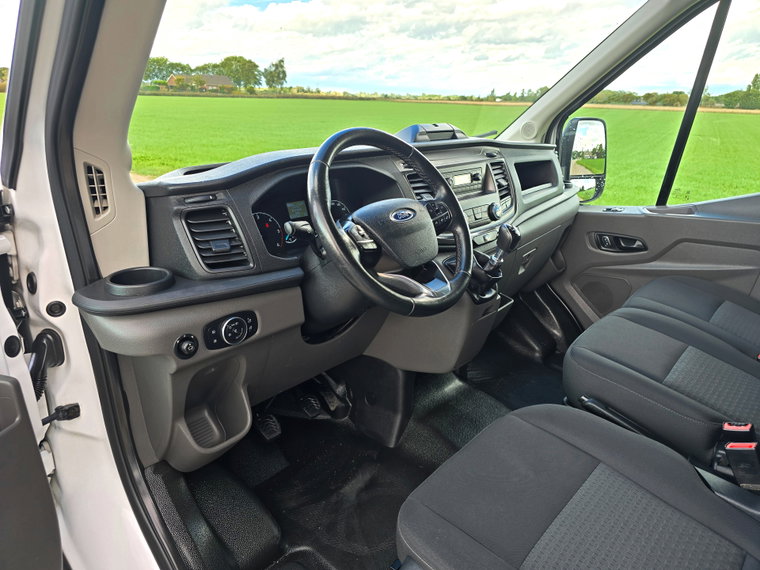 Vehicle Image 25