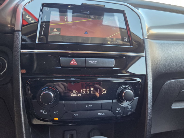 Vehicle Image 25
