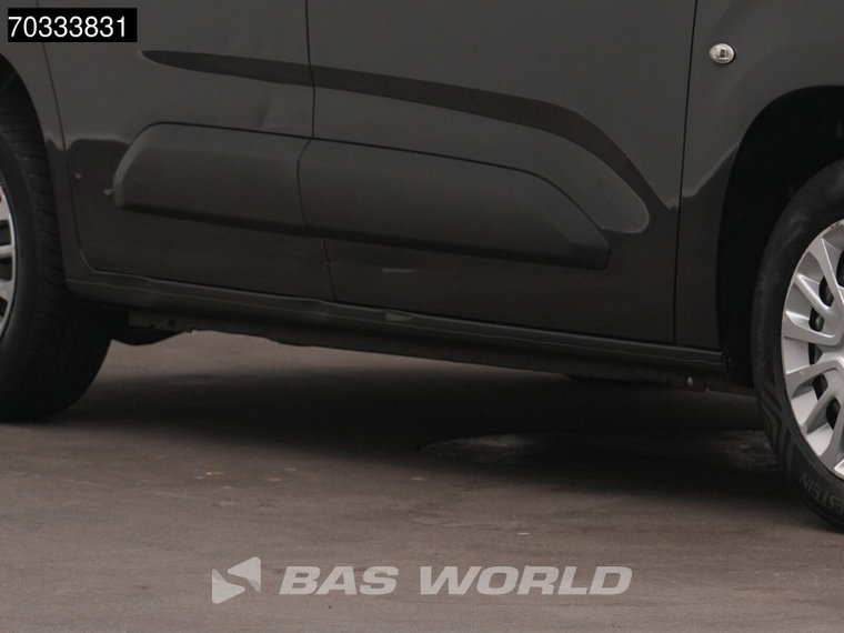 Vehicle Image 37