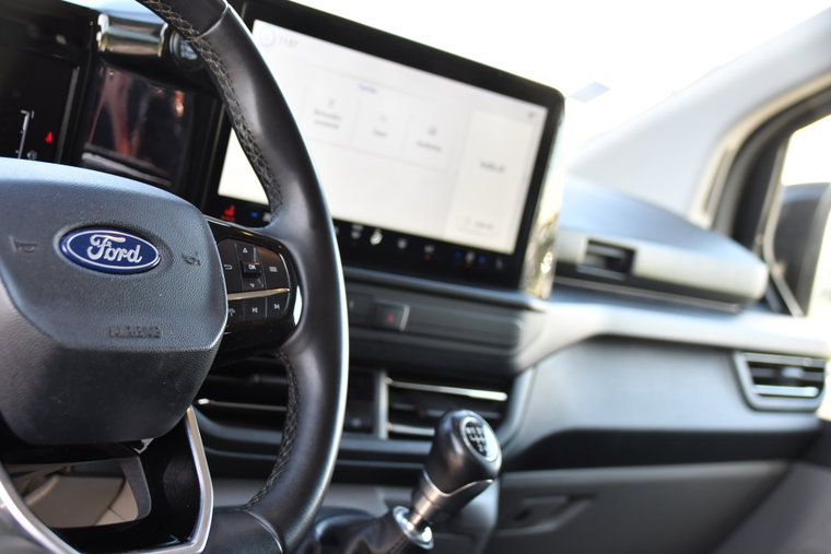 Vehicle Image 13