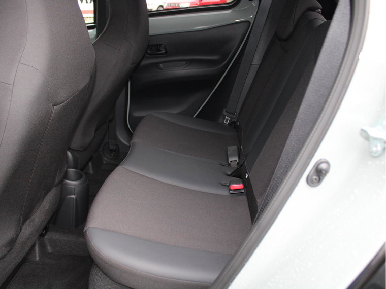 Vehicle Image 30