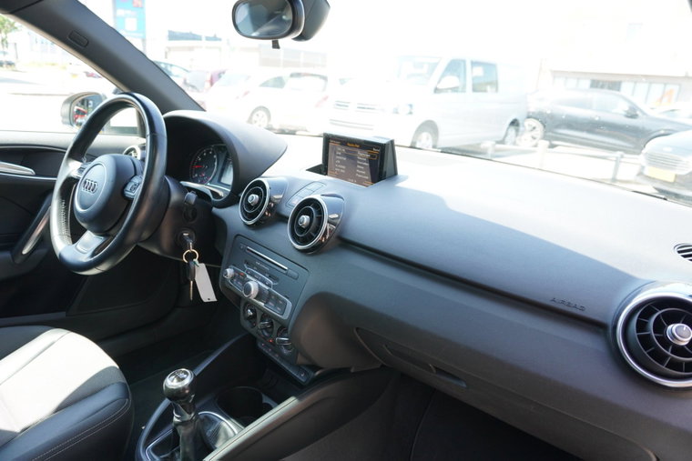 Vehicle Image 16