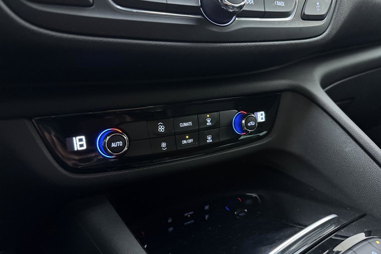 Vehicle Image 25