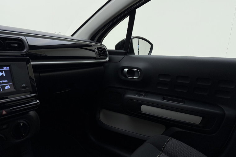 Vehicle Image 24