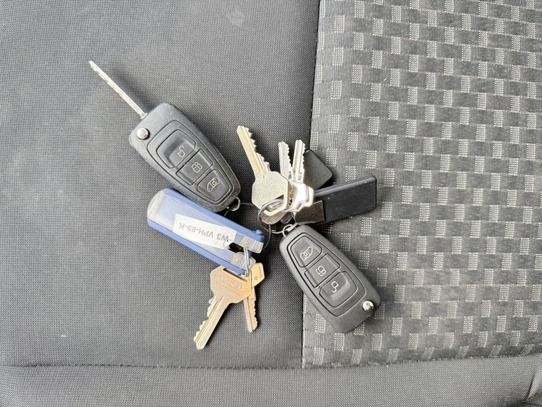 Vehicle Image 25