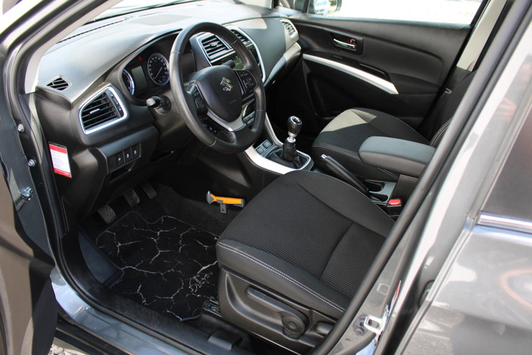 Vehicle Image 9