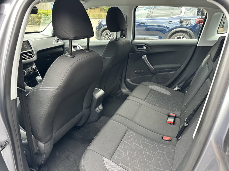Vehicle Image 23