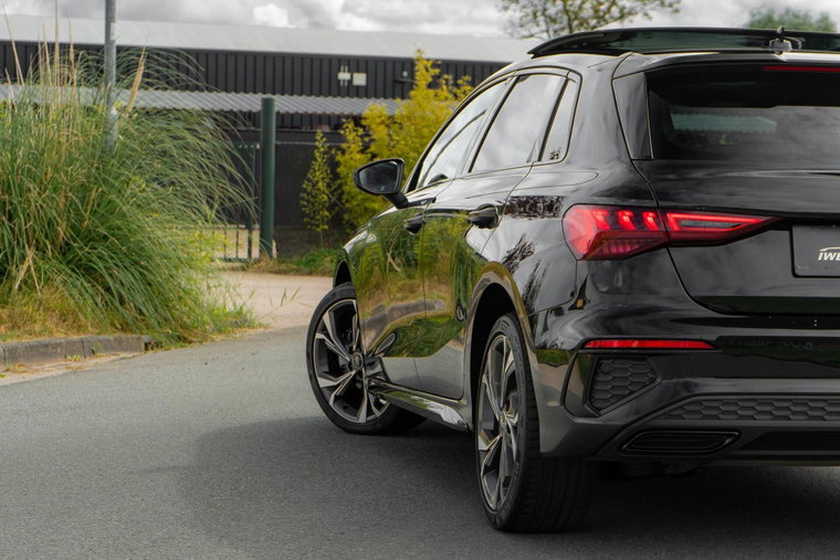 Vehicle Image 15