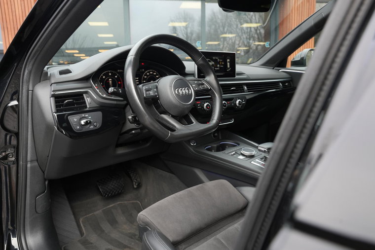 Vehicle Image 14
