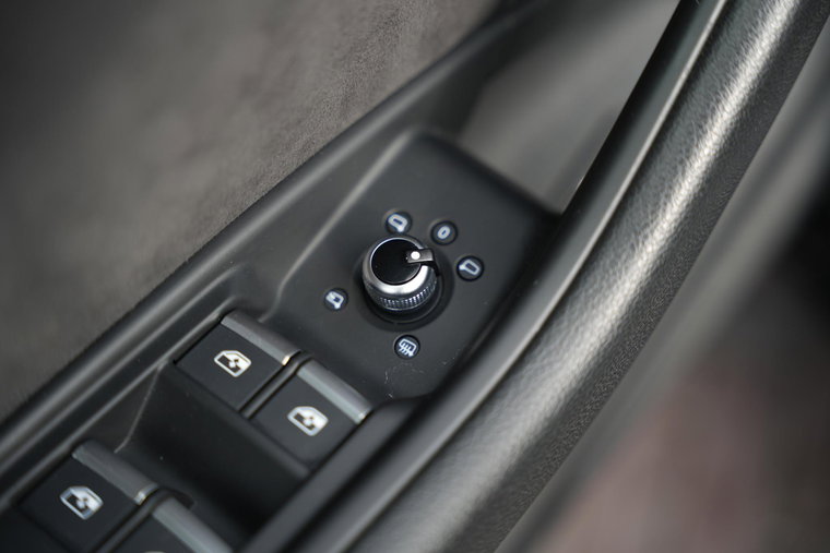 Vehicle Image 38