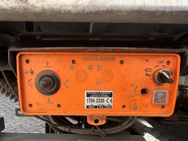 Vehicle Image 25