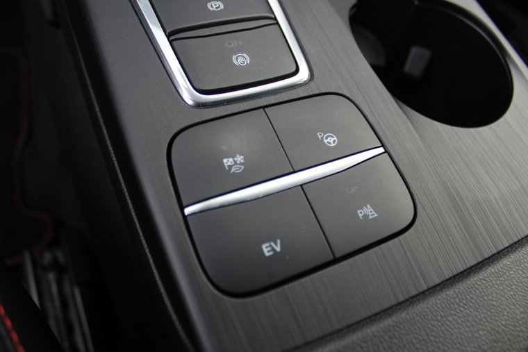 Vehicle Image 25