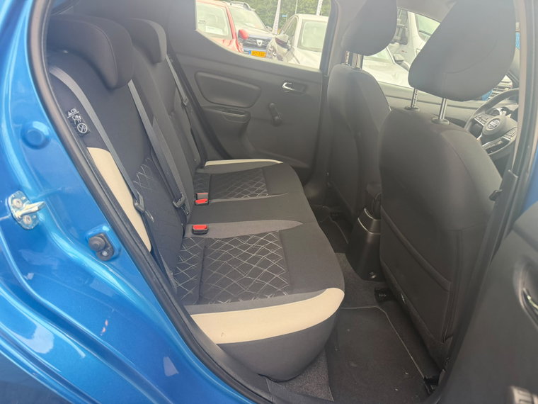 Vehicle Image 19