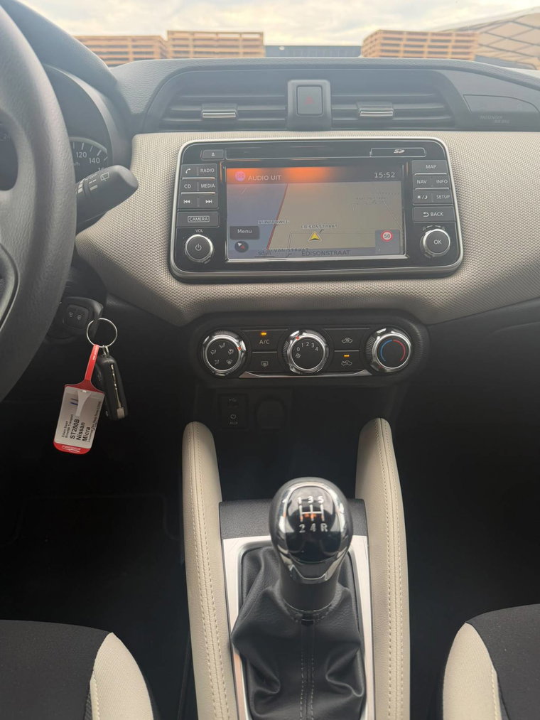 Vehicle Image 25