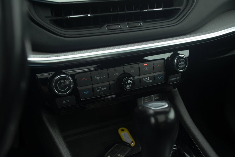 Vehicle Image 33
