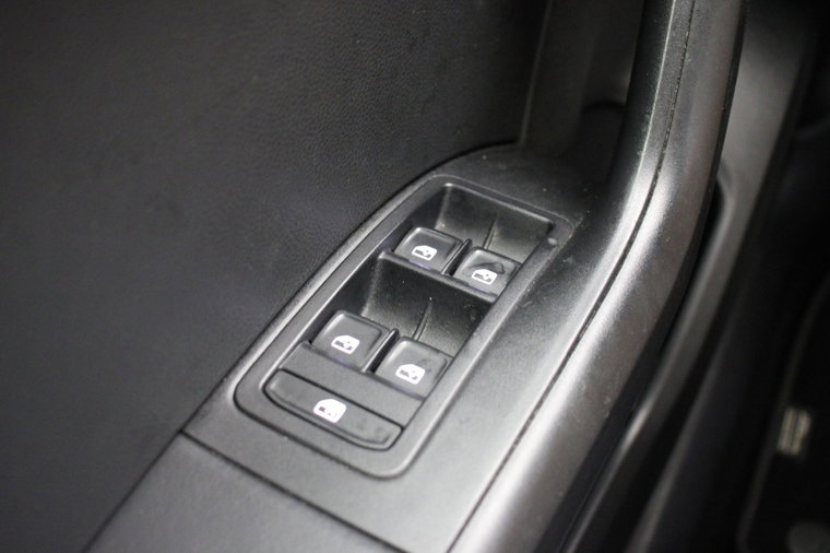 Vehicle Image 24