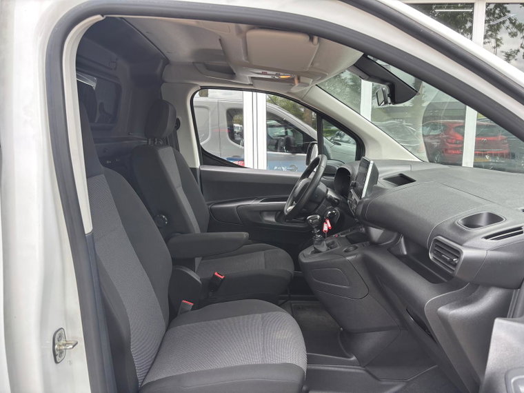 Vehicle Image 22