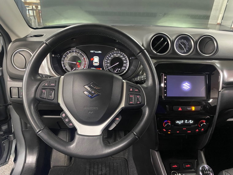 Vehicle Image 12