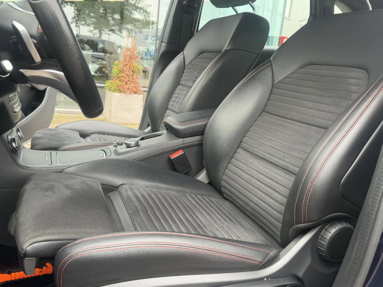 Vehicle Image 32