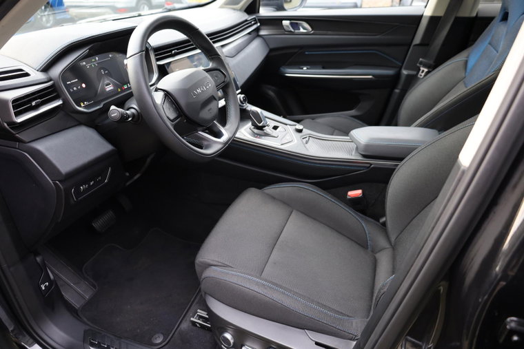 Vehicle Image 10
